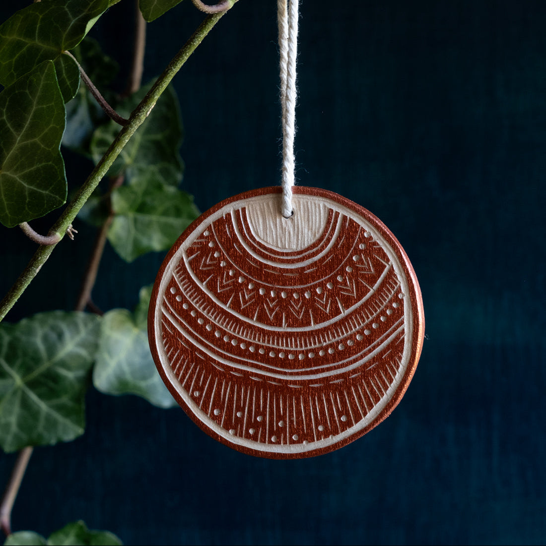 Woodcut ornament: Moon