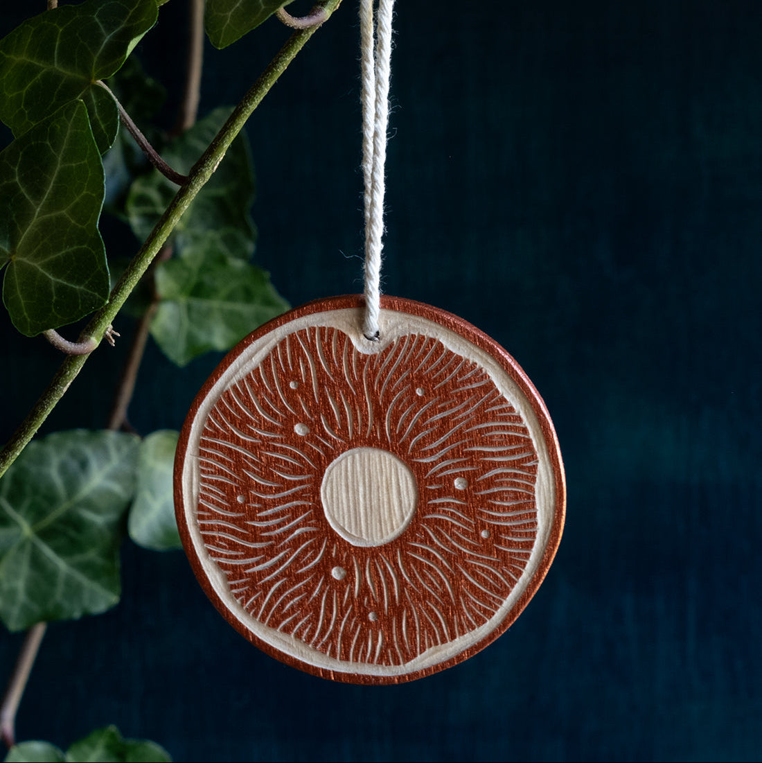 Woodcut ornament: Sun